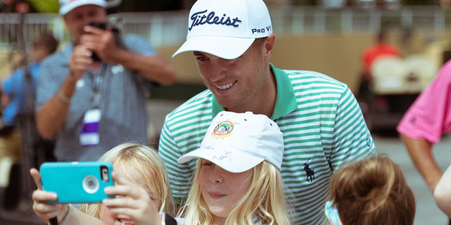 Justin Thomas takes selfie with child